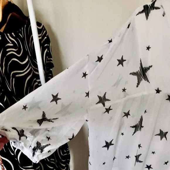 Lose Fit Plus Size 4XL Blouse - Picture 2 of 3